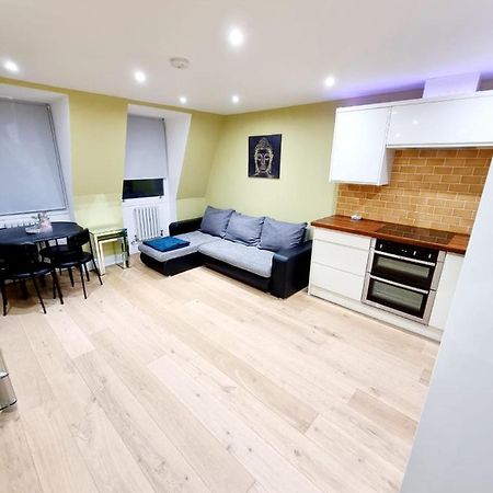 Stylish London Apartment With Terrace & Parking エクステリア 写真