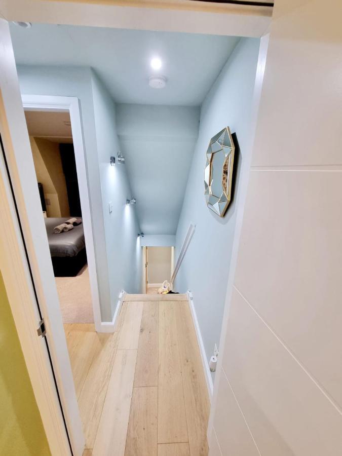 Stylish London Apartment With Terrace & Parking エクステリア 写真
