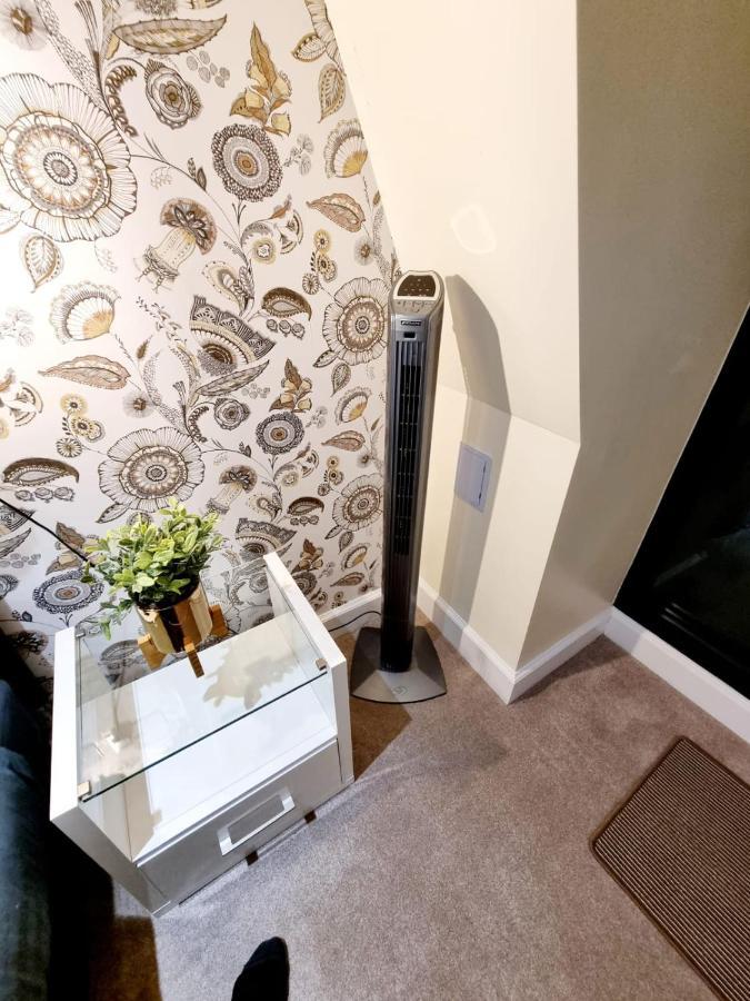 Stylish London Apartment With Terrace & Parking エクステリア 写真